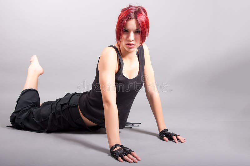 Bailarín atractivo joven de la muchacha imagen de archivo libre de regalías Bailarín atractivo joven de la muchacha imagen de archivo libre de regalías