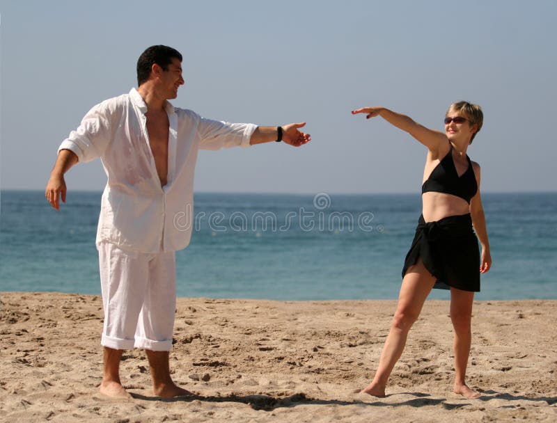 Baile de los pares en la playa Baile de los pares en la playa
