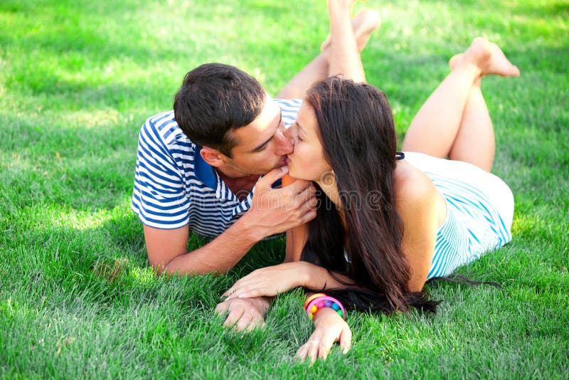 Baisers de couples photo libre de droits