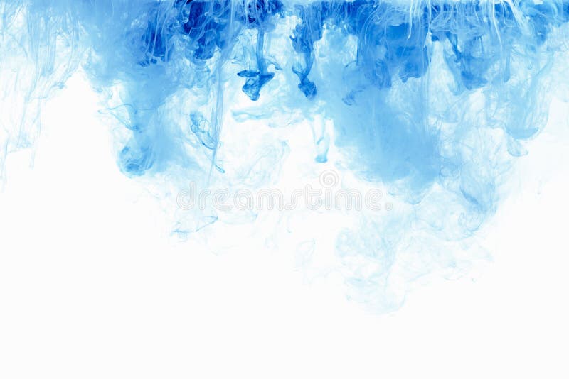 Baisse abstraite d'encre de couleur de fond dans l'eau Nuage bleu de peinture sur le blanc photo libre de droits Baisse abstraite d'encre de couleur de fond dans l'eau Nuage bleu de peinture sur le blanc photo libre de droits