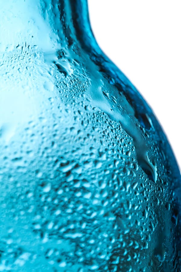 Baisses de l'eau sur la bouteille froide photos stock Baisses de l'eau sur la bouteille froide photos stock
