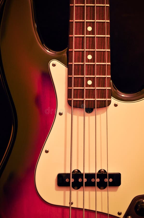 Bajo Eléctrico Del Jazz En Fondo Negro Foto de archivo - Imagen de roca, venda: 12977720 Bajo Eléctrico Del Jazz En Fondo Negro Foto de archivo - Imagen de roca, venda: 12977720