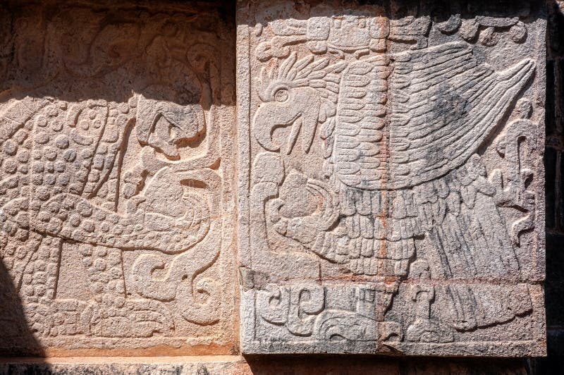 Bajorrelieve De Símbolos Mayas El águila Y El Jaguar Imagen de archivo -  Imagen de viaje, historia: 91427843