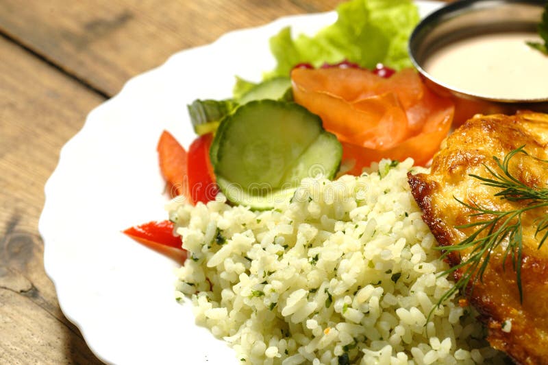 bakat över ricesalladsteak royaltyfria bilder bakat över ricesalladsteak royaltyfria bilder