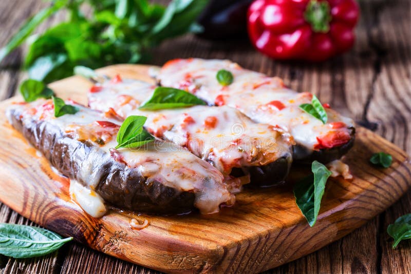 Beringela recheada assada foto de stock royalty free