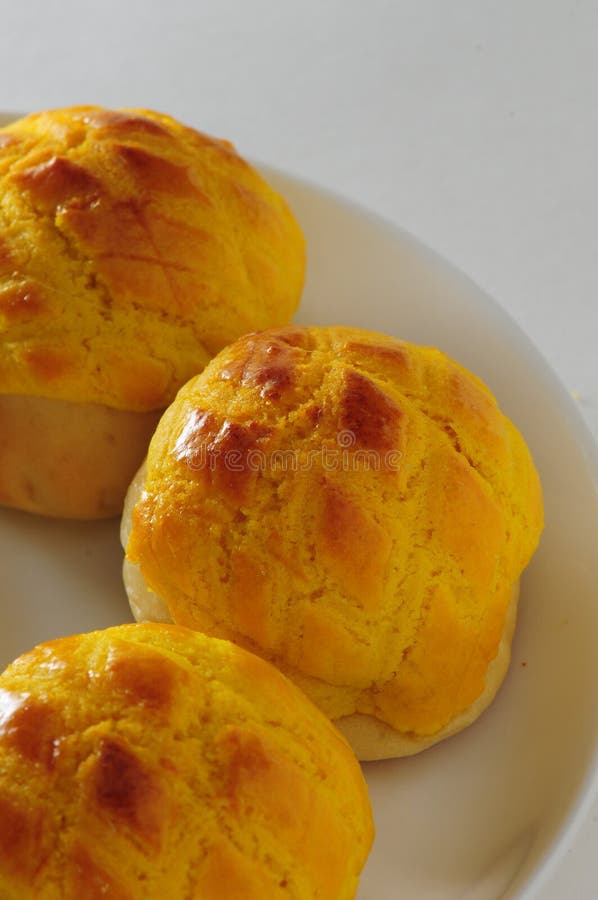 Baked pineapple buttered bun