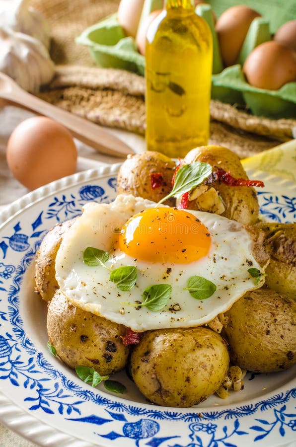 Baked Potato with Chili and Fried Egg Stock Photo - Image of dinner ...