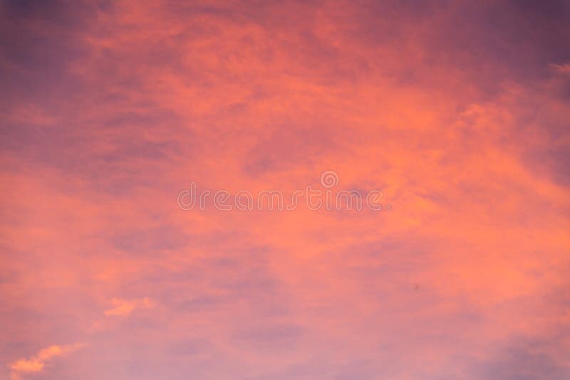 Bakgrund för sunrice för blå himmel för moln rosa