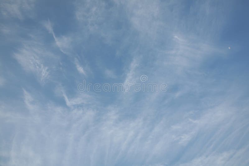 Bakgrunden av den blåa himlen som en naturlig bild Himmel med abstrakt naturbakgrund för moln De bästa bilderna av himlarna är