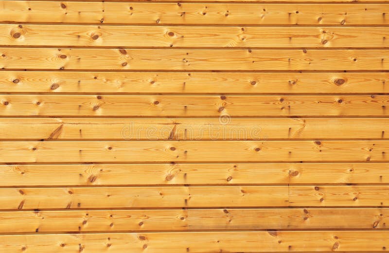 Bakgrundstextur av fint spjälat naturligt brunt sörjer trä på fasadväggen för det nya huset royaltyfria bilder