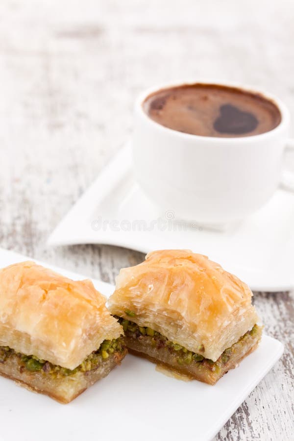 Baklava e caffè turco fotografia stock Baklava e caffè turco fotografia stock