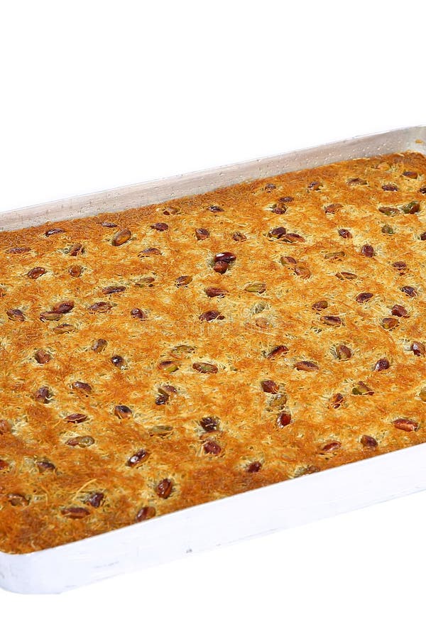 Baklawa di Kataifi dell'arachide sul vassoio fotografie stock Baklawa di Kataifi dell'arachide sul vassoio fotografie stock