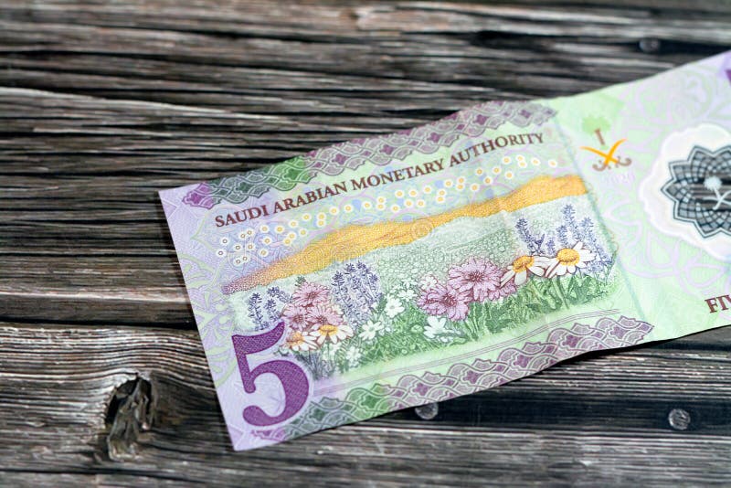 Baksidan av den nya polymeren 5 sar fem saudi arabia riyals cash money-sedel Bill series 1441 ah 2020 har ett område med royaltyfri fotografi