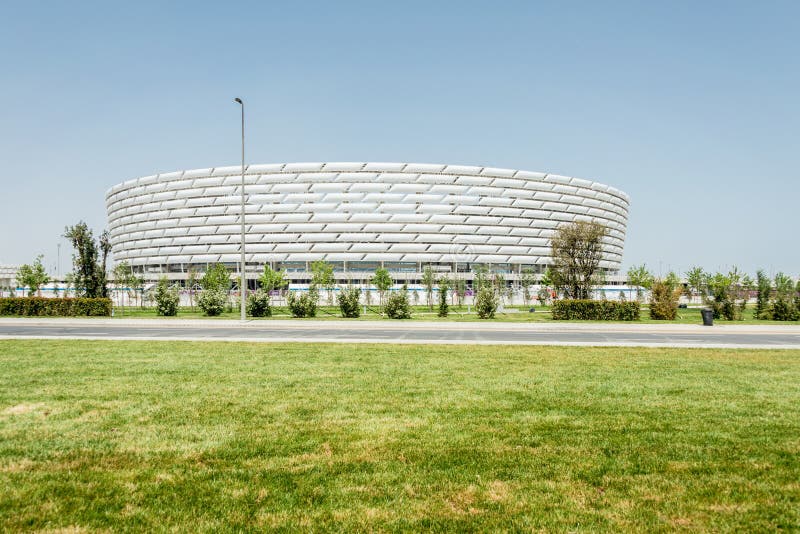 BAKU - 10 DE MAIO DE 2015: Baku Olympic Stadium em maio imagem de stock royalty free BAKU - 10 DE MAIO DE 2015: Baku Olympic Stadium em maio imagem de stock royalty free