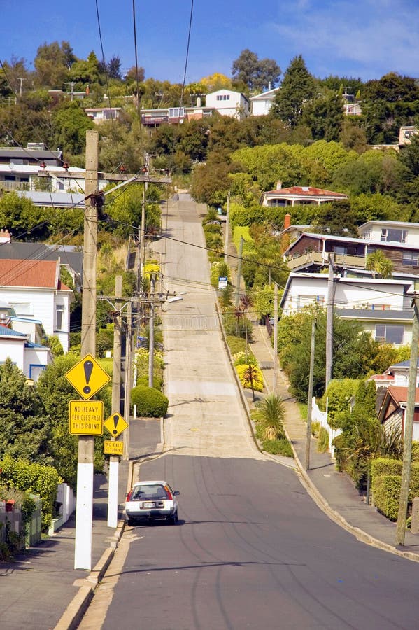 Baldwin Street la via più ripida del mondo a Dunedin, Otago, isola del sud, Nuova Zelanda immagini stock Baldwin Street la via più ripida del mondo a Dunedin, Otago, isola del sud, Nuova Zelanda immagini stock