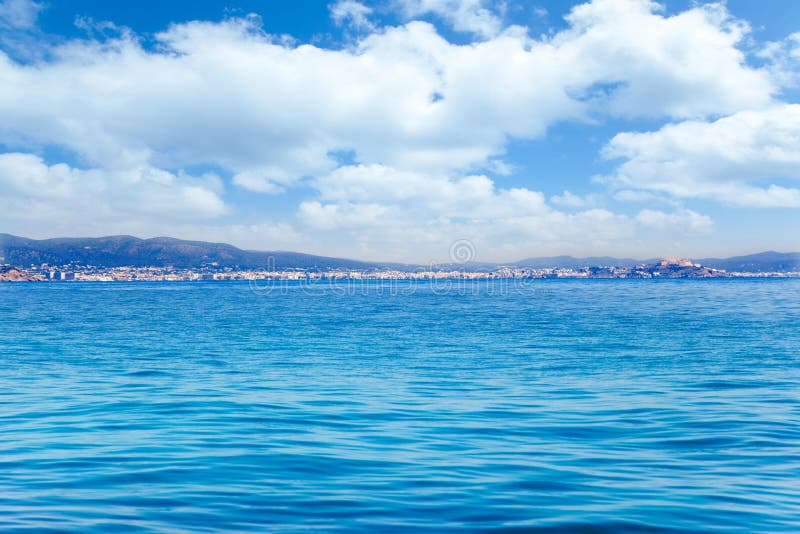 Baleaarse Ibiza eiland algemene mening van open zee