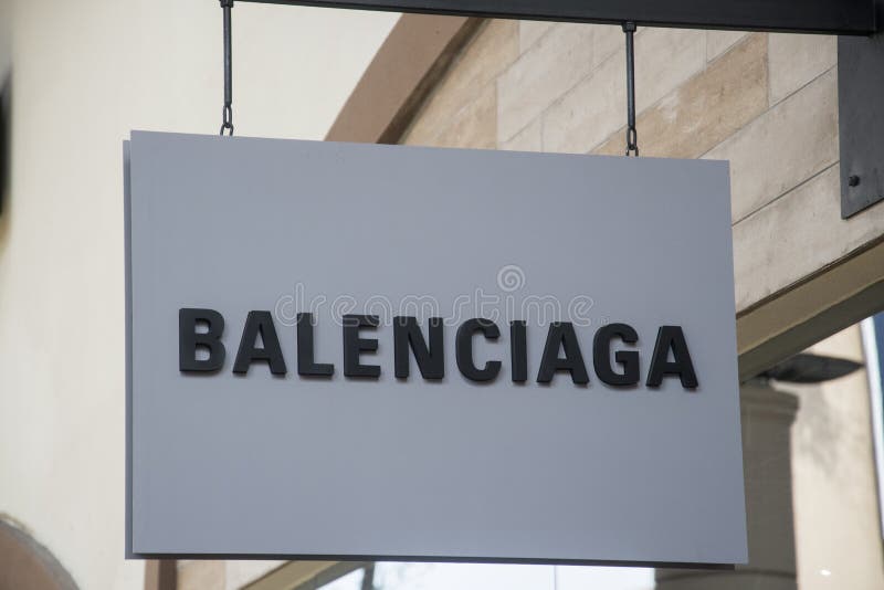 cristobal balenciaga logo