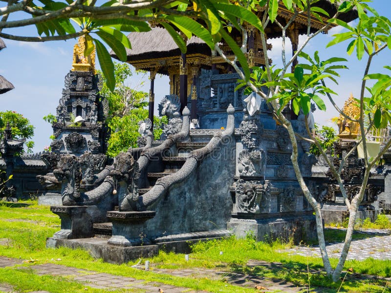 BALI, INDONESIA - MARCH 11, 2017: Close up of a stoned structure in Uluwatu temple in Bali island, Indonesia royalty free stock images BALI, INDONESIA - MARCH 11, 2017: Close up of a stoned structure in Uluwatu temple in Bali island, Indonesia royalty free stock images