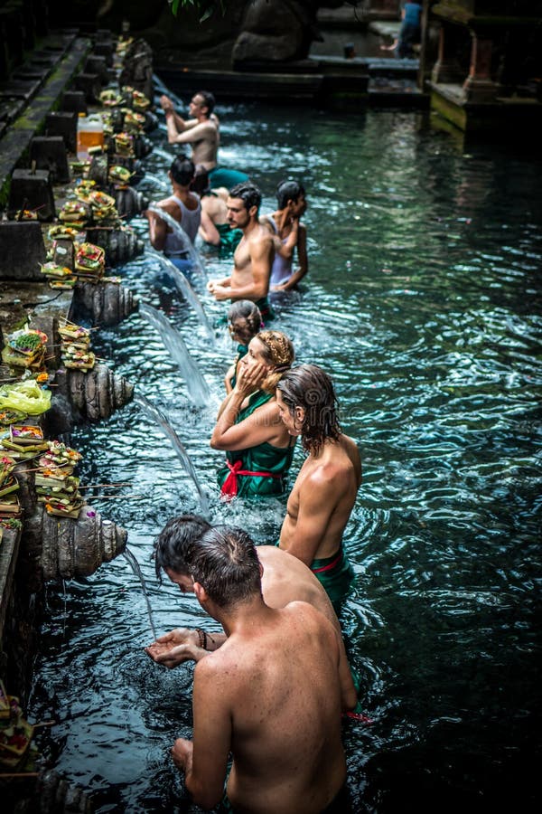 Bali Indonesia May 5 2017 Holy Spring Water Tirta Empul Hindu Temple Bali Indonesia 