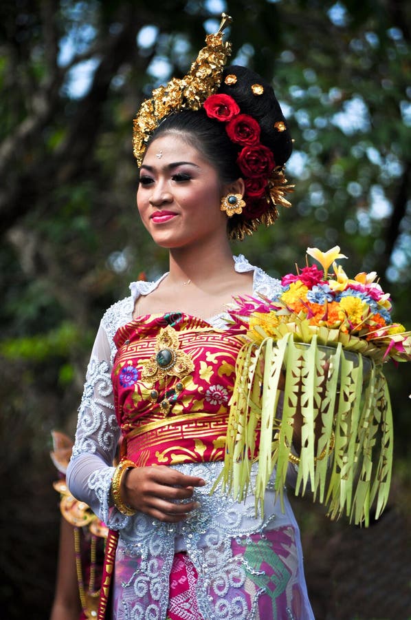 Balinese Girl With Traditional  Dress  Editorial Stock Image 