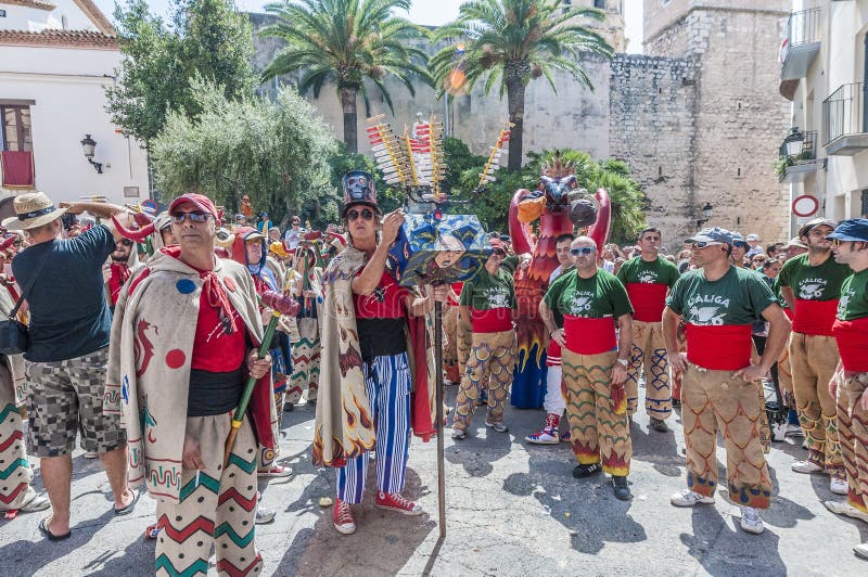 Ball de Diables au commandant de Festa dans Sitges, Espagne photo stock Ball de Diables au commandant de Festa dans Sitges, Espagne photo stock