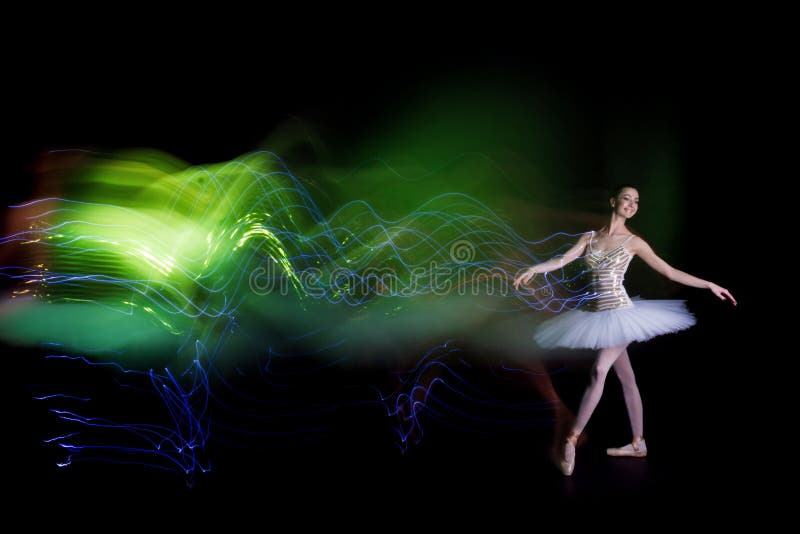 Ballerinadansare på etapp med konturslingan royaltyfria bilder Ballerinadansare på etapp med konturslingan royaltyfria bilder