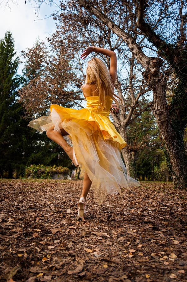 Ballerine dehors photo stock Ballerine dehors photo stock