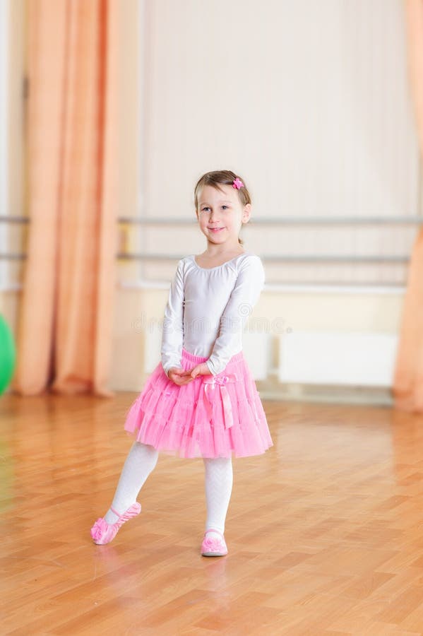 Ballerino di balletto al corso di formazione immagine stock libera da diritti Ballerino di balletto al corso di formazione immagine stock libera da diritti