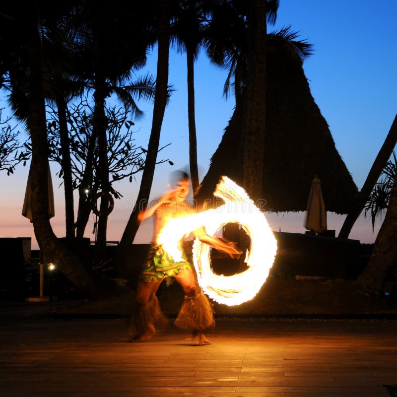 Ballo del fuoco del Fiji fotografie stock libere da diritti Ballo del fuoco del Fiji fotografie stock libere da diritti