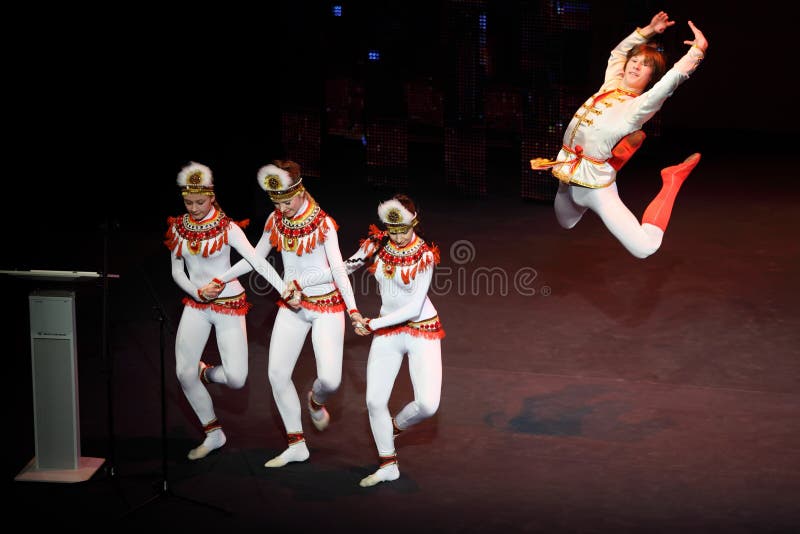 Ballo di balletto al concerto del banco di Gennady Ledyakh fotografie stock libere da diritti Ballo di balletto al concerto del banco di Gennady Ledyakh fotografie stock libere da diritti