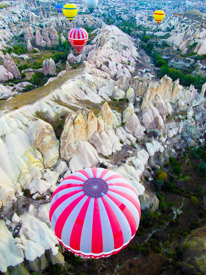 Ballon ? air chaud dans Cappadocia images stock Ballon ? air chaud dans Cappadocia images stock