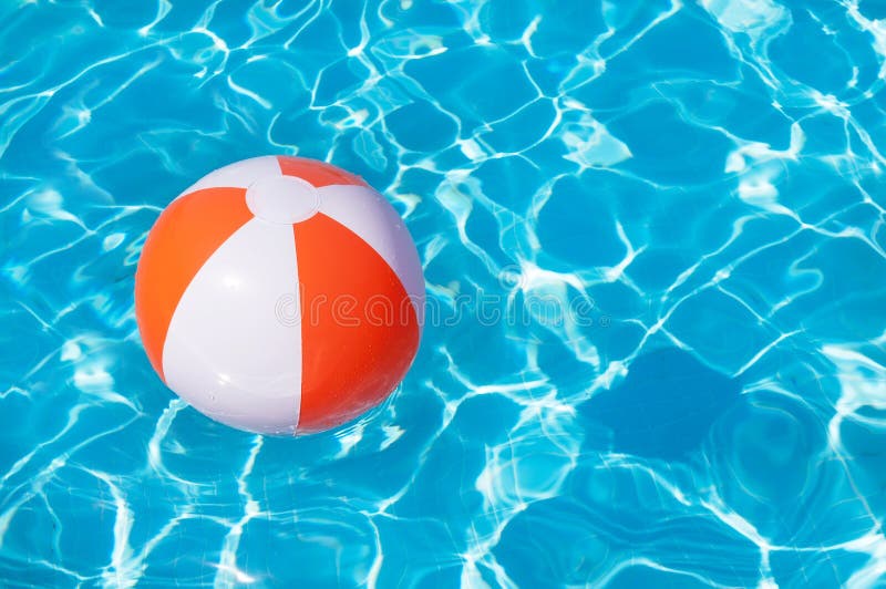 Ballon De Plage Coloré Flottant Dans La Piscine Image stock - Image du  vacances, personne: 57145837