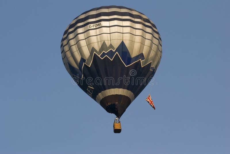 Ballon à air chaud en ciel photo stock Ballon à air chaud en ciel photo stock