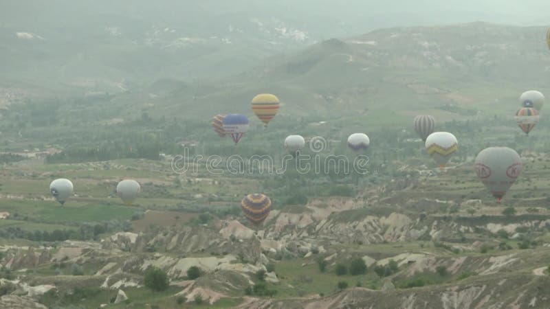 Ballonger för varm luft som flyger runt om Cappadocia