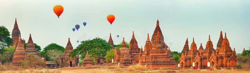 Ballons au-dessus des Temples de Bagan. Myanmar. Panorama images libres de droits