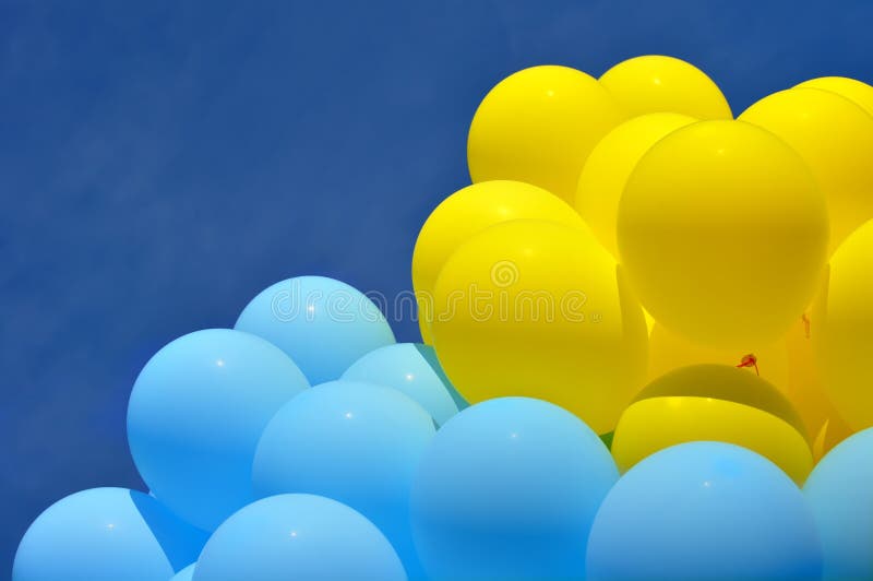 Ballons bleus et jaunes image stock Ballons bleus et jaunes image stock