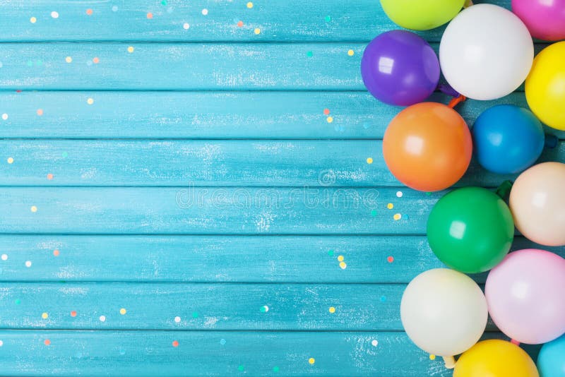 Ballons en confettiengrens Verjaardag of partijachtergrond Feestelijke groetkaart