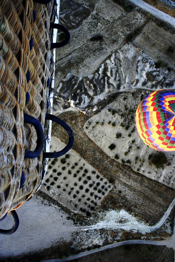 BALLOON LOOKING DOWN