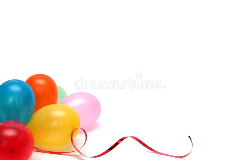 Un sacco di palloncini colorati su sfondo bianco.