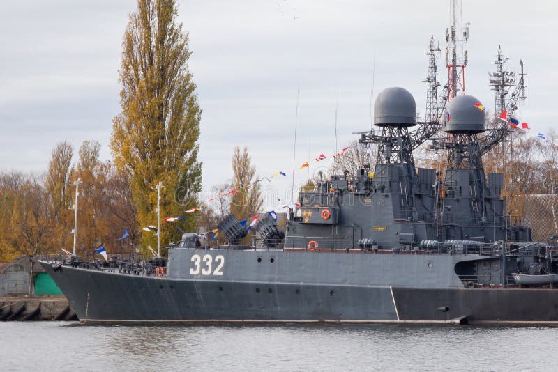baltiysk-kaliningrad-region-russia-november-parchim-class-anti-submarine-russian-corvette-kalmykia-baltiysk-baltiysk-164469968.jpg