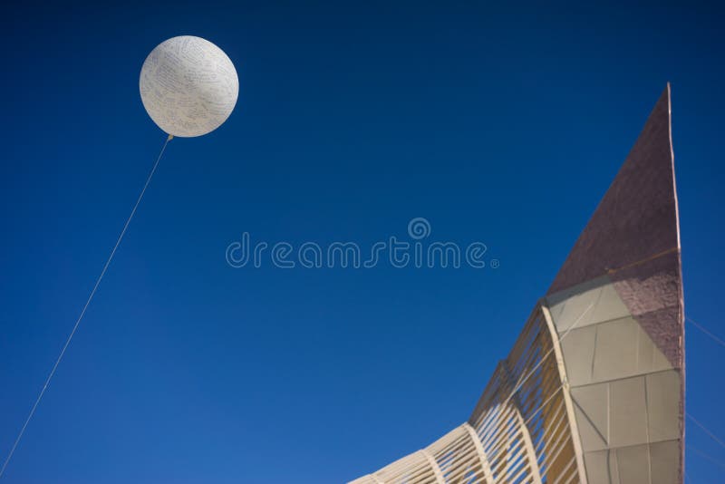 Balão das orações e da esperança no templo da promessa imagem de stock Balão das orações e da esperança no templo da promessa imagem de stock