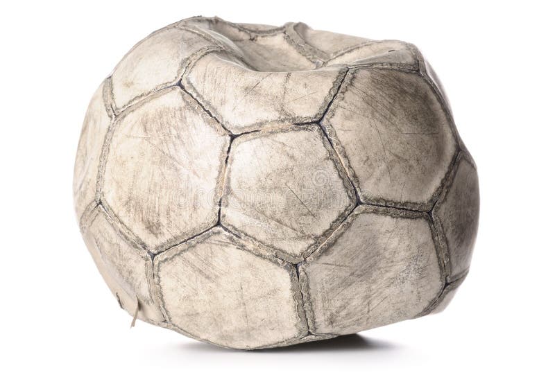 Balón de fútbol desinflado viejo imagenes de archivo Balón de fútbol desinflado viejo imagenes de archivo