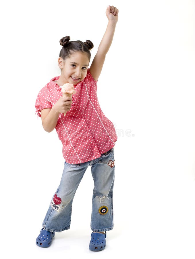 Bambina che mangia il gelato immagini stock libere da diritti Bambina che mangia il gelato immagini stock libere da diritti