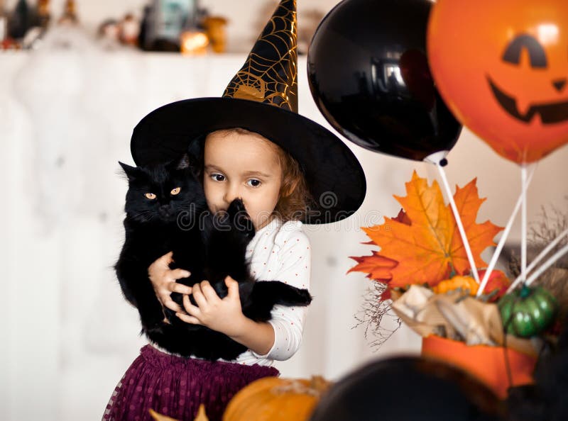 870 Bambina Costume Halloween Del Gatto Foto stock - Foto stock gratuite e  royalty free da Dreamstime