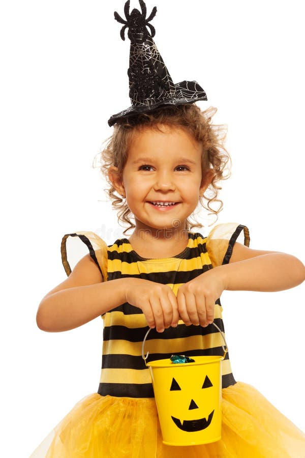 Bambina in Costume Dell'ape Con Il Secchio Di Halloween Immagine Stock -  Immagine di carnevale, halloween: 44815301