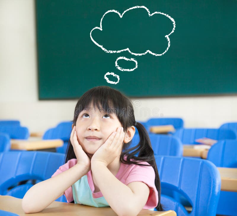 Bambina nell'aula con il pensiero fotografie stock Bambina nell'aula con il pensiero fotografie stock