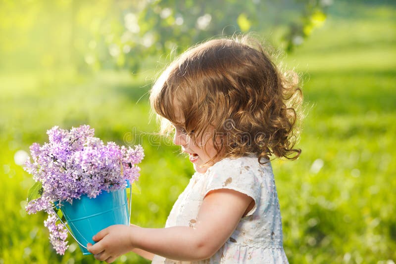 Bambina riccia fotografie stock