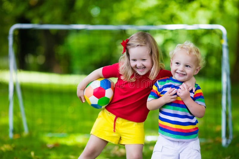 Cartolina D'auguri Della Doccia Di Bambino Con Il Ragazzo E La Ragazza Bambini Del Fumetto 139843971 - Foto 8