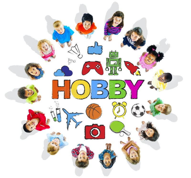 Bambini multietnici che formano un cerchio con il concetto di hobby