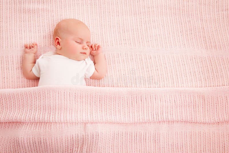 Bambino che dorme, sonno neonato del bambino a letto, bambino neonato o addormentata fotografie stock libere da diritti Bambino che dorme, sonno neonato del bambino a letto, bambino neonato o addormentata fotografie stock libere da diritti